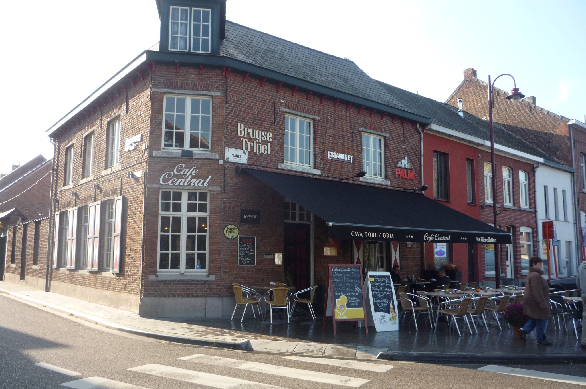 Caf�-Taverne Central